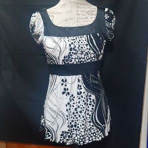 Black and white size medium tunic.  Excellent condition